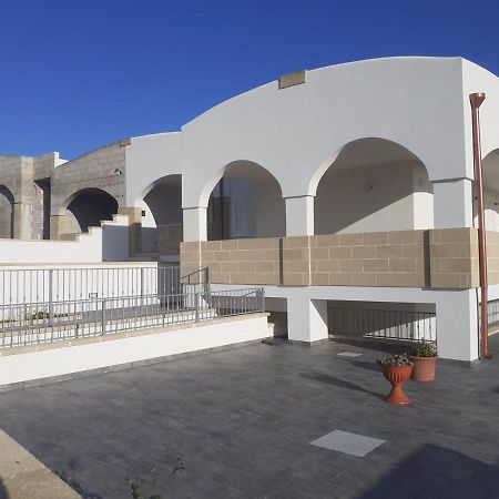 Vistamare2: Beachfront Retreat with BBQ and Exclusive Parking Torre Pali Exterior photo