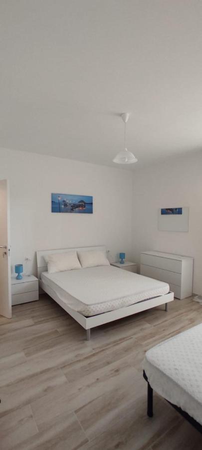 Vistamare2: Beachfront Retreat with BBQ and Exclusive Parking Torre Pali Exterior photo