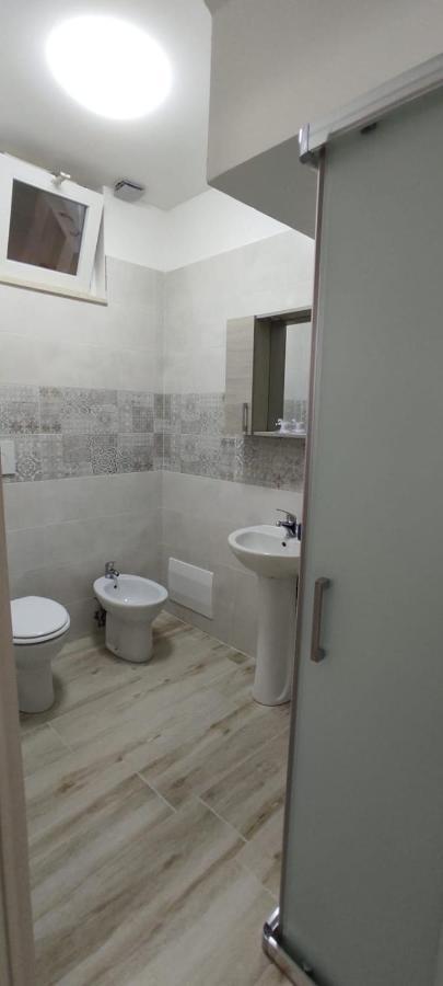 Vistamare2: Beachfront Retreat with BBQ and Exclusive Parking Torre Pali Exterior photo