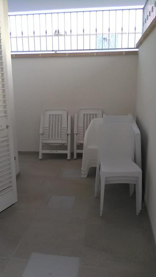 Vistamare2: Beachfront Retreat with BBQ and Exclusive Parking Torre Pali Exterior photo