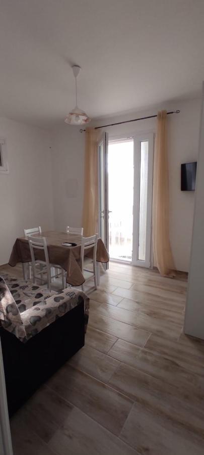 Vistamare2: Beachfront Retreat with BBQ and Exclusive Parking Torre Pali Exterior photo