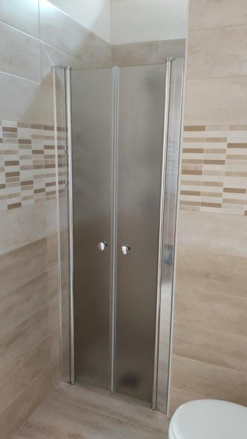Vistamare2: Beachfront Retreat with BBQ and Exclusive Parking Torre Pali Exterior photo