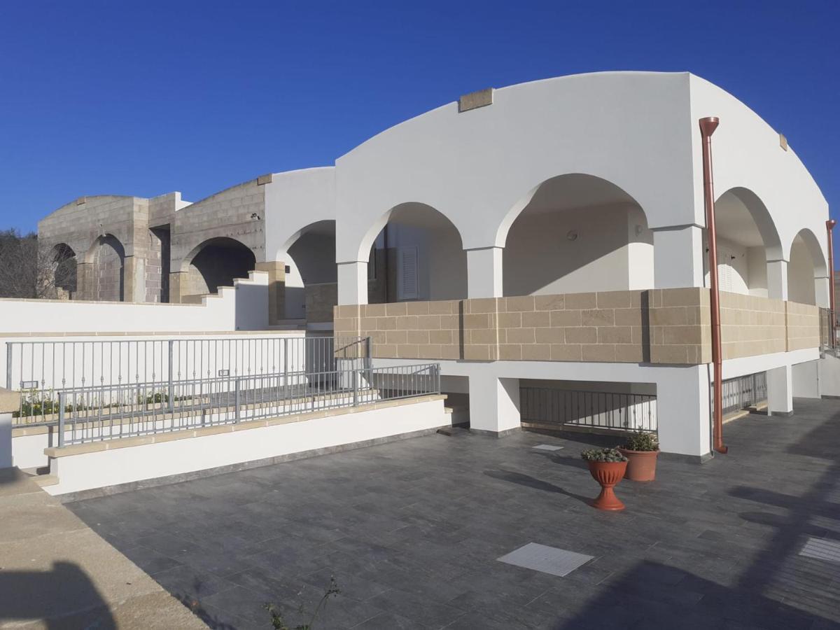 Vistamare2: Beachfront Retreat with BBQ and Exclusive Parking Torre Pali Exterior photo