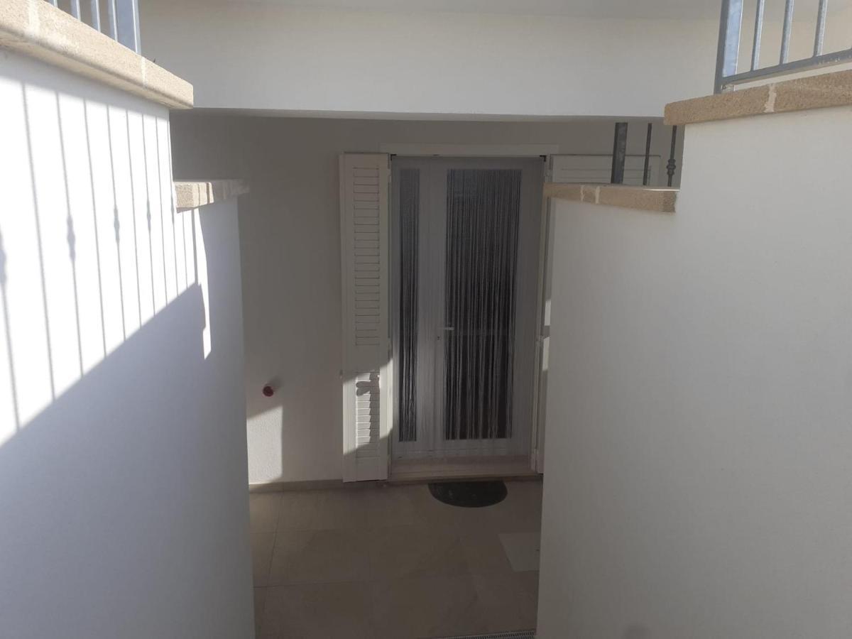 Vistamare2: Beachfront Retreat with BBQ and Exclusive Parking Torre Pali Exterior photo