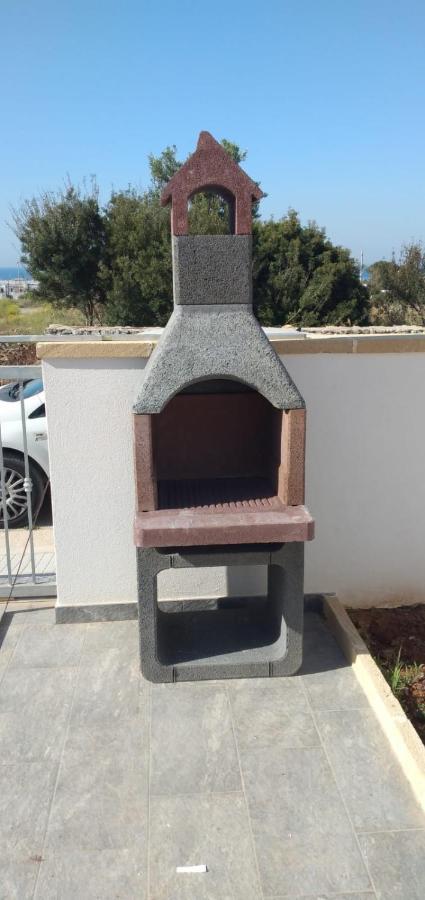 Vistamare2: Beachfront Retreat with BBQ and Exclusive Parking Torre Pali Exterior photo