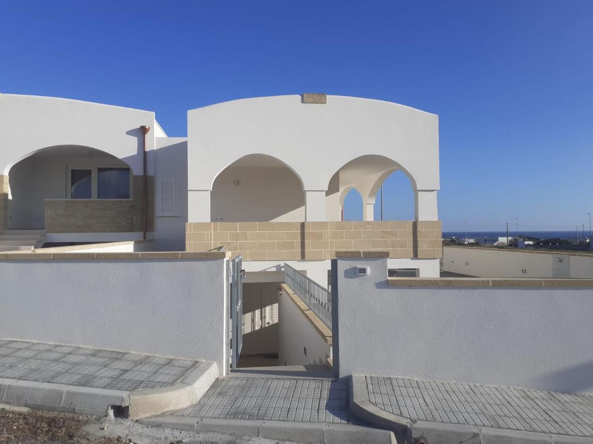 Vistamare2: Beachfront Retreat with BBQ and Exclusive Parking Torre Pali Exterior photo
